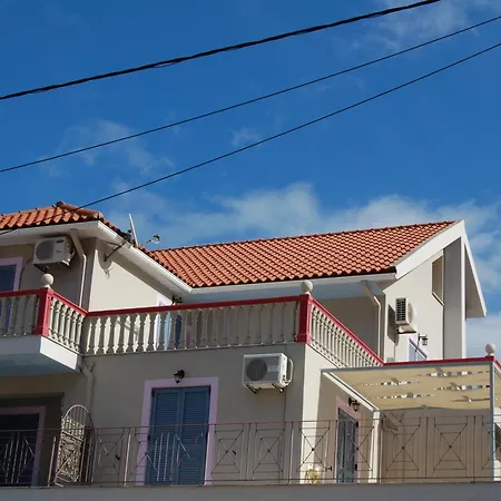 Alkyoni & Aparthotel Poros (Kefalonia)