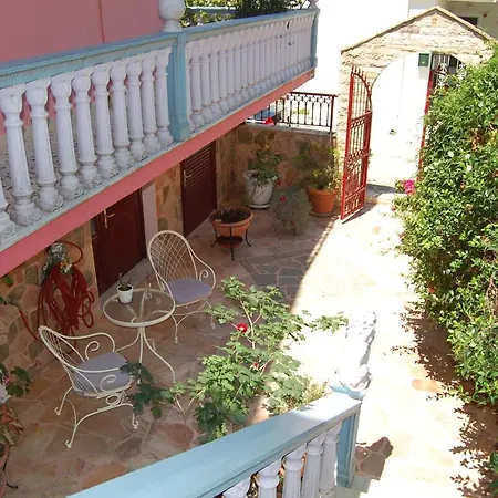 Alkyoni & Apartmanhotel 3*